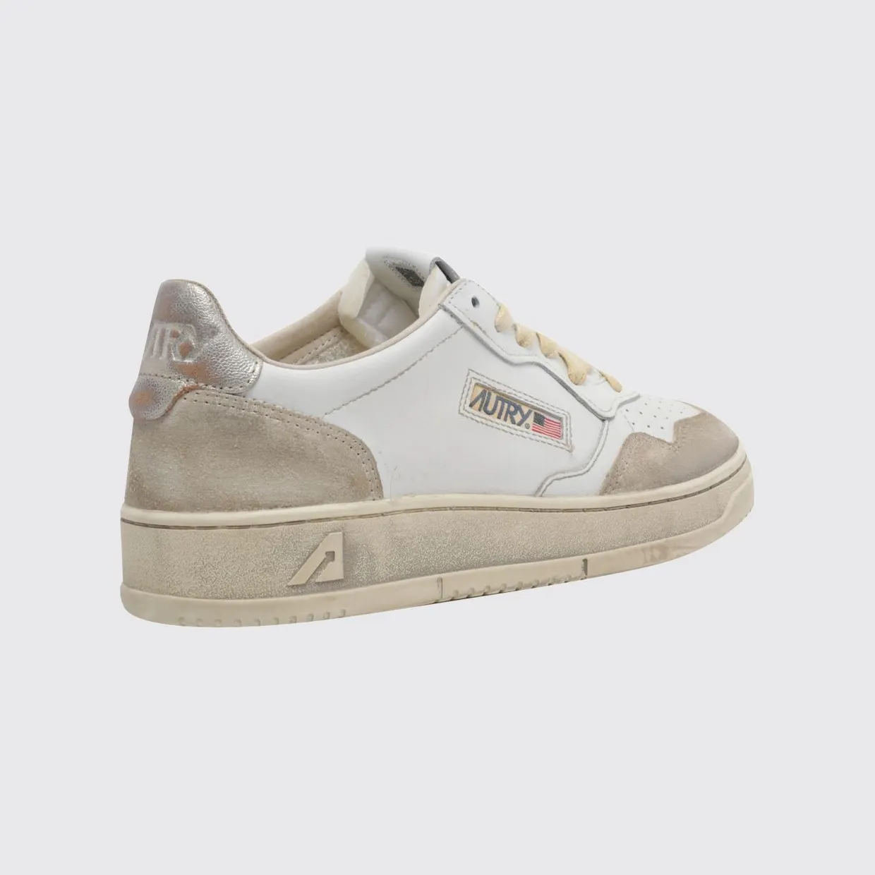 Autry Medalist Low Super Vintage Calfskin with Worn Effect White 4 (AVLMLS75) (2)