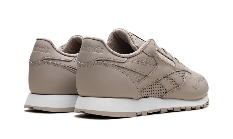 Reebok Classic Leather “Light Sand / White” (CN8543)
