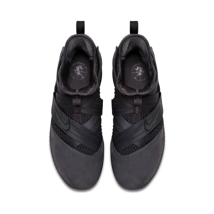 nike-lebron AO4054-002