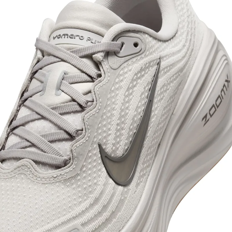 Nike Vomero Plus College Grey Light Iron Ore Gum (HV8150-005)