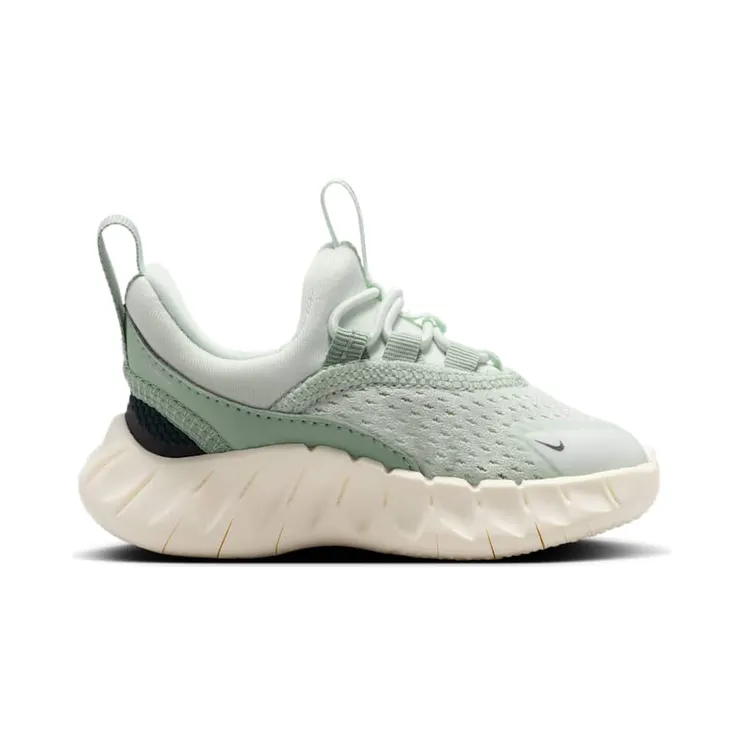 nike-free IQ5810-002