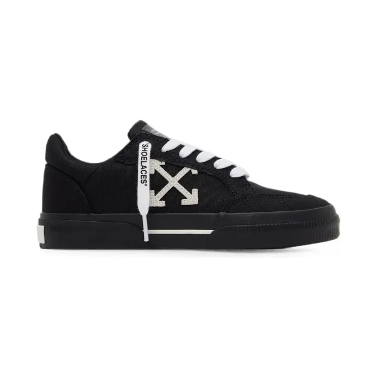 Off-White Vulcanized low-top “Black” (OWIA288C99FAB0031001)
