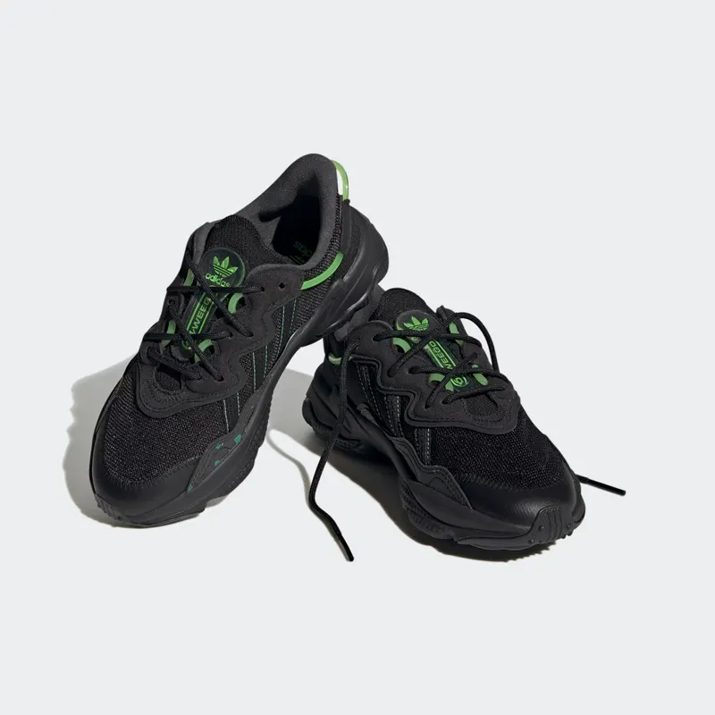 Adidas OZWEEGO Core Black / Core Black / Solar Green (HQ1637)