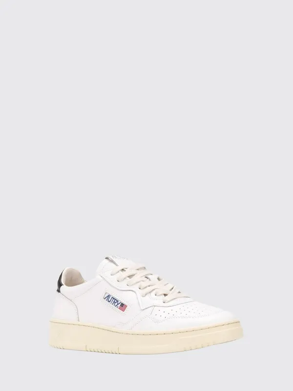 Autry Medalist Low Trainers in Smooth Calfskin with Perforated Toe Black 1 (AULMV102)