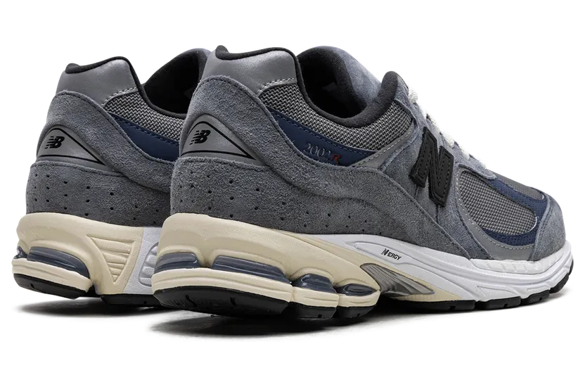 new-balance-2002r M2002RU2