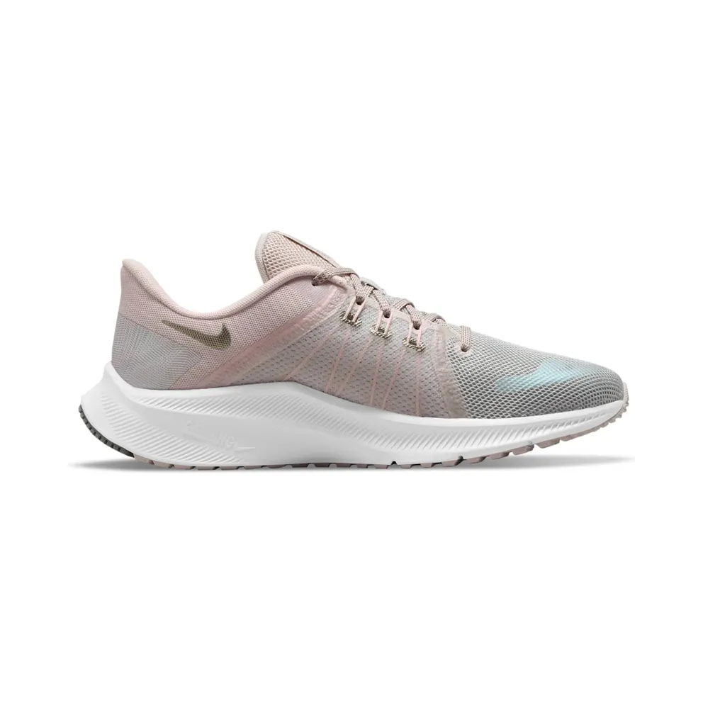 Nike Quest 4 Premium (straat) “Grey Fog / Barely Rose / Pale Coral / Metallic Pewter” (DA8723-002)