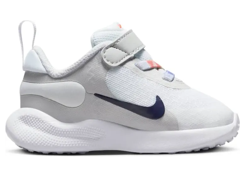 nike-revolution FN4990-100