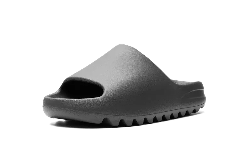 Yeezy Slide “Dark Onyx” (ID5103)
