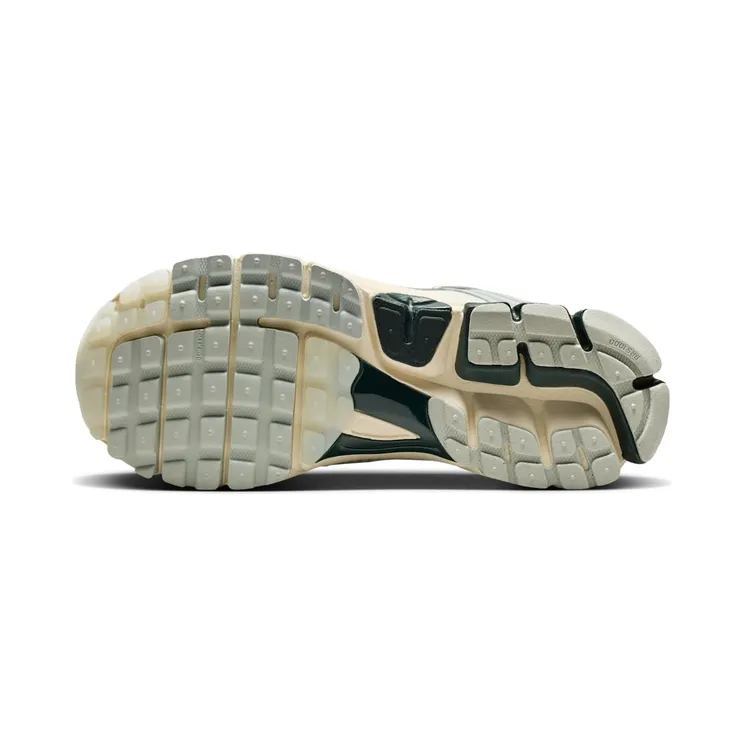 nike-air-zoom IO7452-133