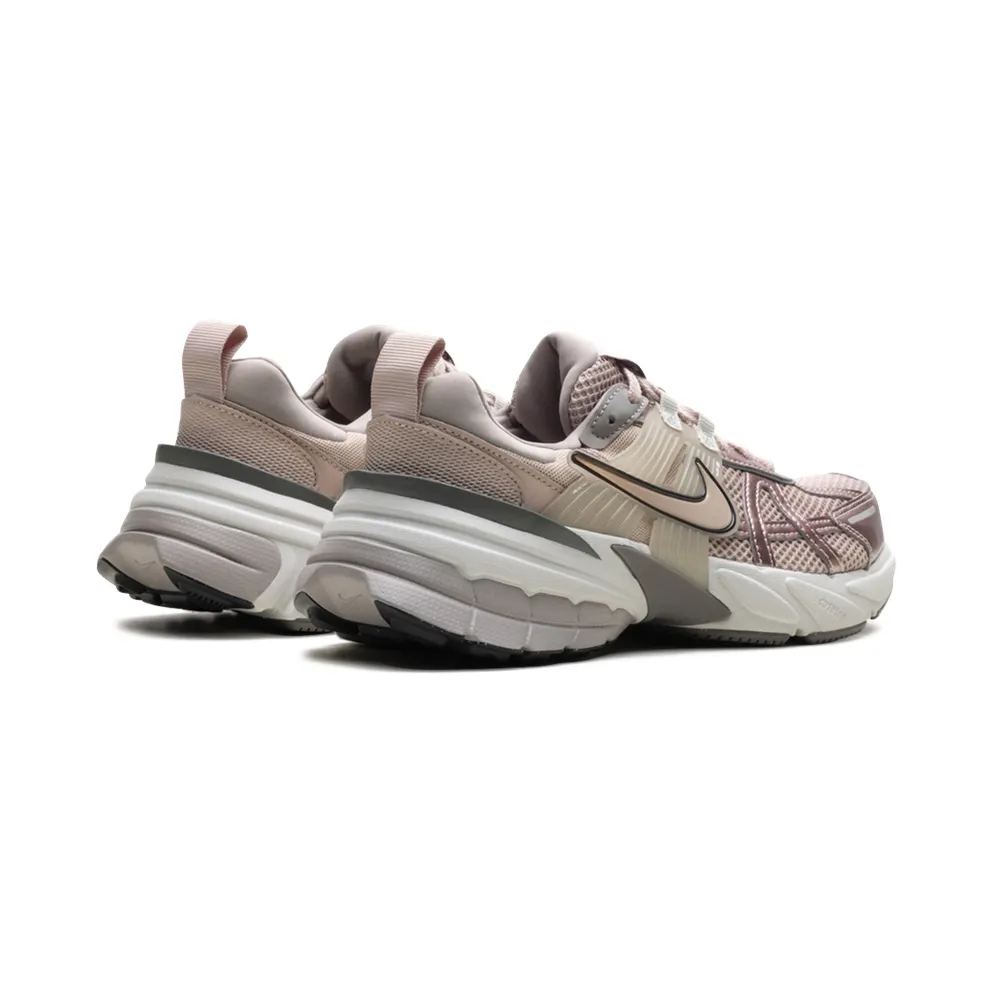 Nike V2K Run “Particle Beige College Grey Light Bone” (FD0736-201)