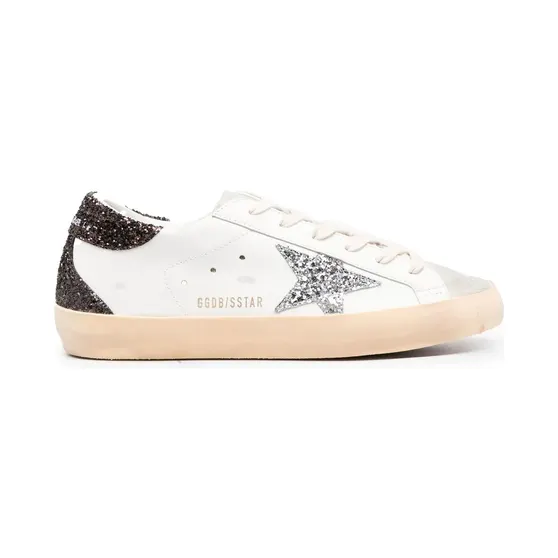 Golden Goose Super-Star mit silberfarbenem Glitter-Stern und brauner Glitter-Fersenlasche “White” (GWF00102F003971)