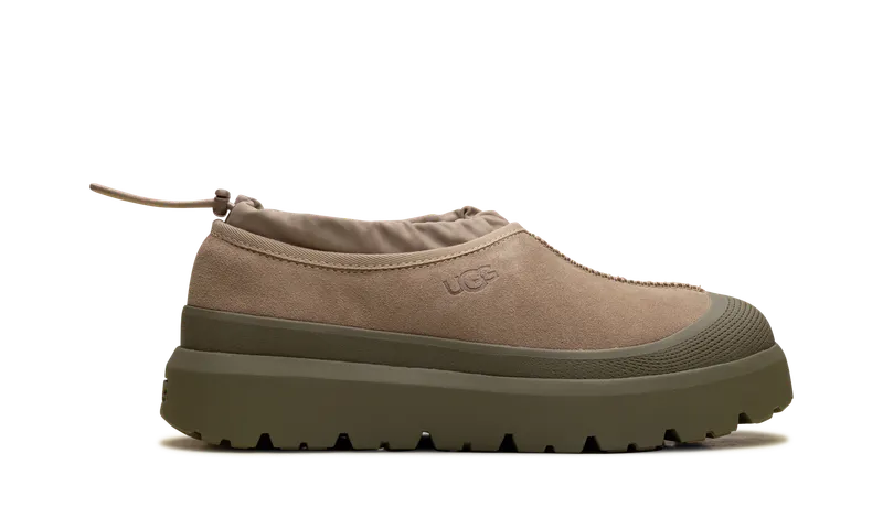Ugg Tasman Weather Hybrid Slide “Dune Burnt Olive” (1144096-DNT)