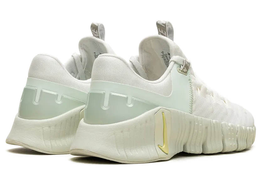 nike-free FJ1548-100
