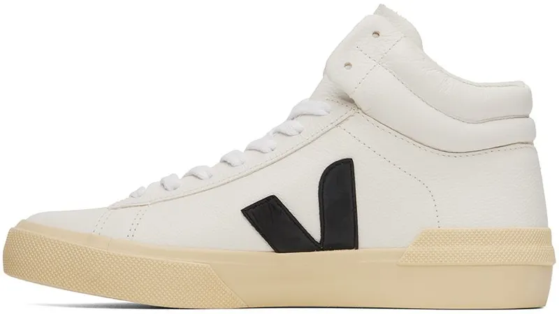 Veja Minotaur Chromfree Leather White / Black – “White” (TR0502929B)