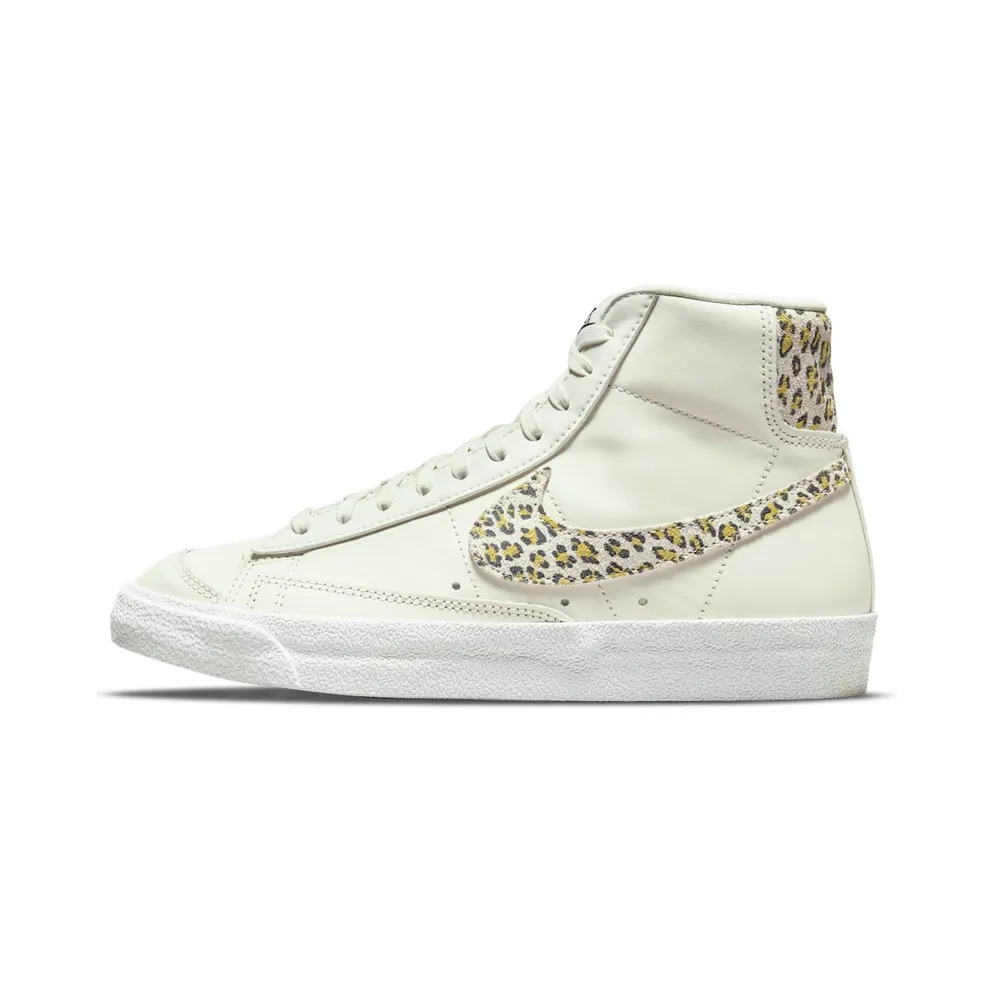 Nike Blazer Mid ’77 SE Grau (DH9633-100)