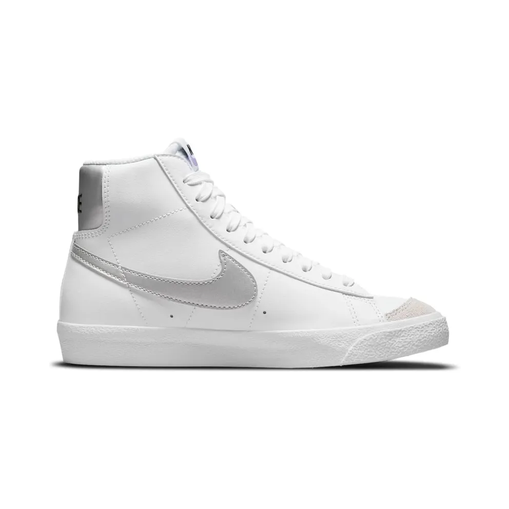 Nike Blazer Mid ’77 “White / Black / Lilac / Metallic Silver” (DA4086-101)