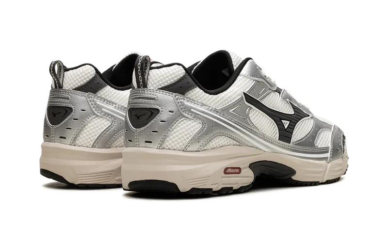 Mizuno MXR OG “Snow White Magnet Silver” (D1GA245101)