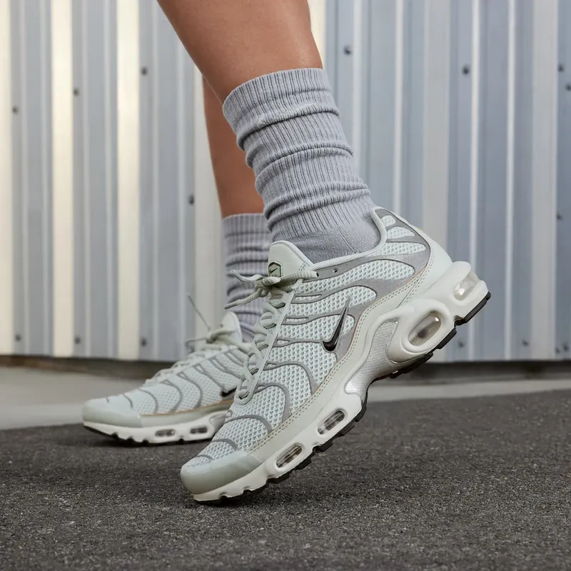 Nike Air Max Plus “Light Silver” (FV8480-002)