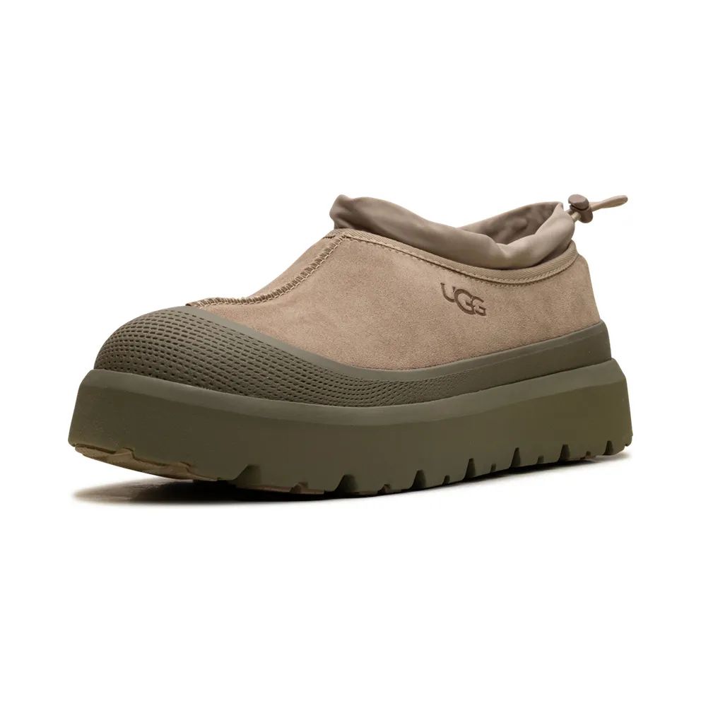 Ugg Tasman Weather Hybrid Slide “Dune Burnt Olive” (1144096-DNT)