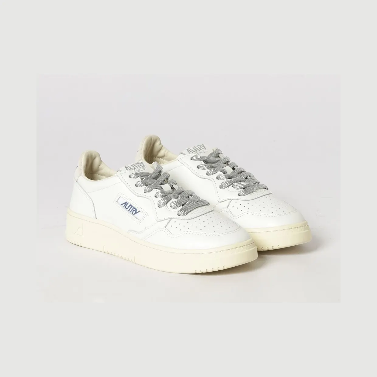 Autry Medalist Low Sneakers in Smooth Calf Leather with Perforated Toe White (AULWSW03)