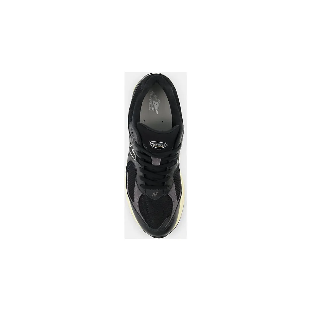 New Balance M2002R “Vintage Black White” (M2002RIB)