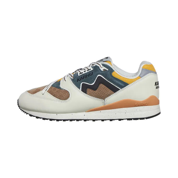 Karhu Synchron Classic Lily White / Jet Black (F802664)