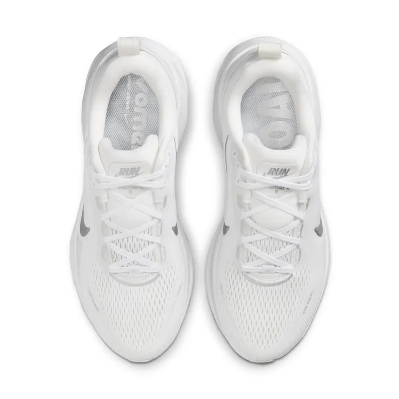 Nike Vomero 18 “White Photon Dust Summit White Metallic Silver” (HM6804-104)
