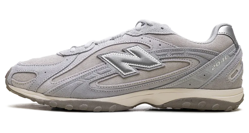 New Balance 204L “Grey Matter Shipyard”: low-profile hype in grijs