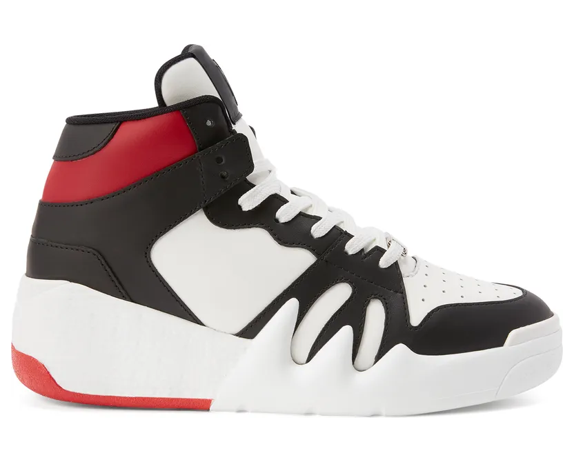 Giuseppe Zanotti Sneakers hautes talon» confectionnées en cuir noir et blanc avec un détail en cuir rouge, une doublure intérieure en tissu technique noir et des lacets en coton blanc. ce modèle est doté d’un détail signature » en tissu avec un logo caoutchouté noir et d’ (RW20017002)