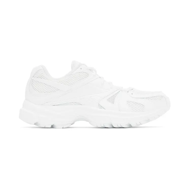 VETEMENTS White Reebok Edition Spike Runner Sneakers (UE51SN100W)
