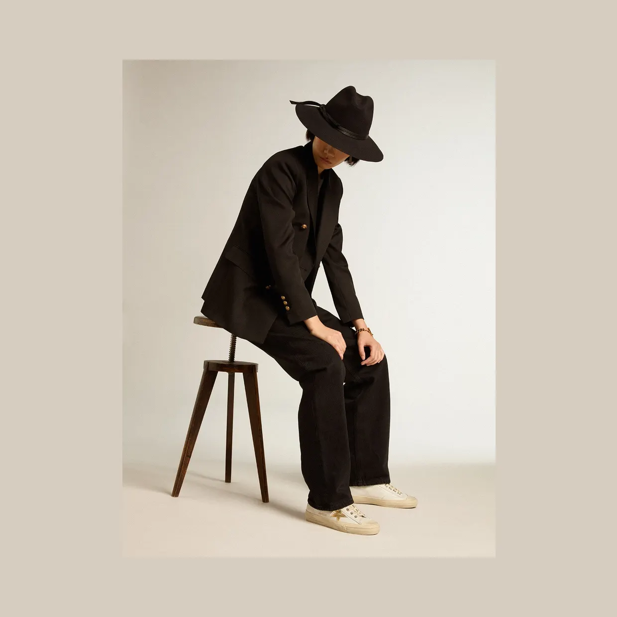 Golden Goose V-Star In White Leather With Gold Metallic Leather Star (GWF00129.F005292.10272) (3)