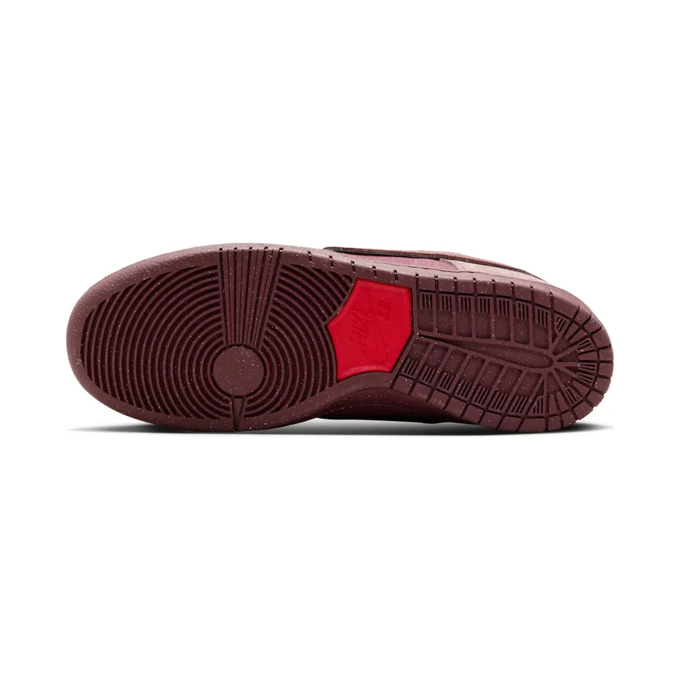 Nike SB Dunk Low Premium Burgundy Crush/Earth/Dark Pony/Dark Team Red (FN0619-600)