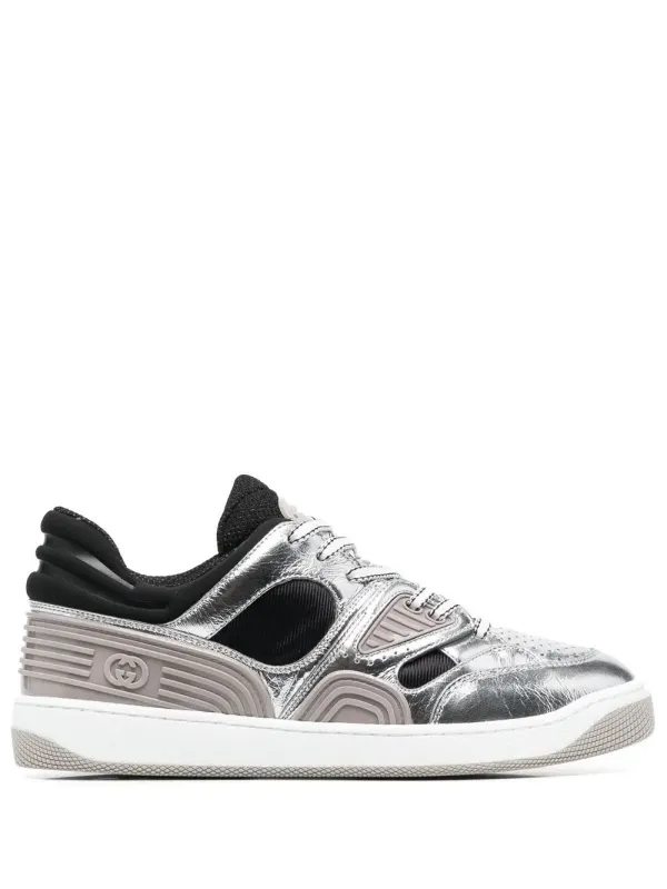 Gucci Basket Sneakers aus metallischem Leder – Grau (725905AABB8)