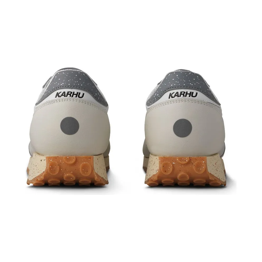 Karhu Mestari – “Flow State Pack – Lily White” (F840007)