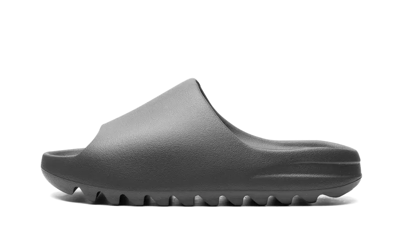Yeezy Slide “Dark Onyx” (ID5103)