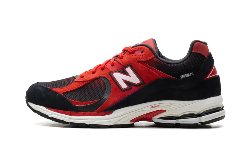 New Balance 2002R “Black/True Red” (U2002RZA)