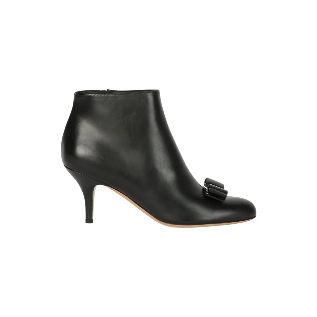 Ferragamo Vara Bow Ankle Boots Black (Narrow Width) (01R370-733697-1B)