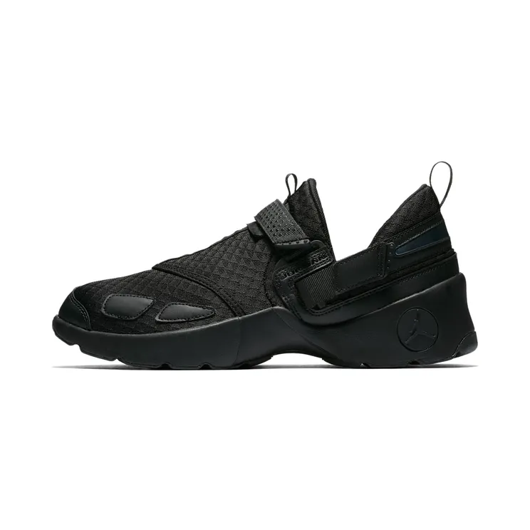 Jordan Trunner LX Triple “Black” (897992-020)