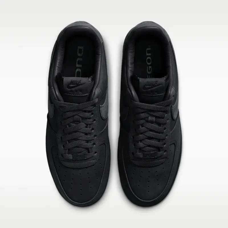 Oregon Ducks x Nike Air Force 1 Low “Triple Black” (JF5453-001): een PE voor iedereen (4)