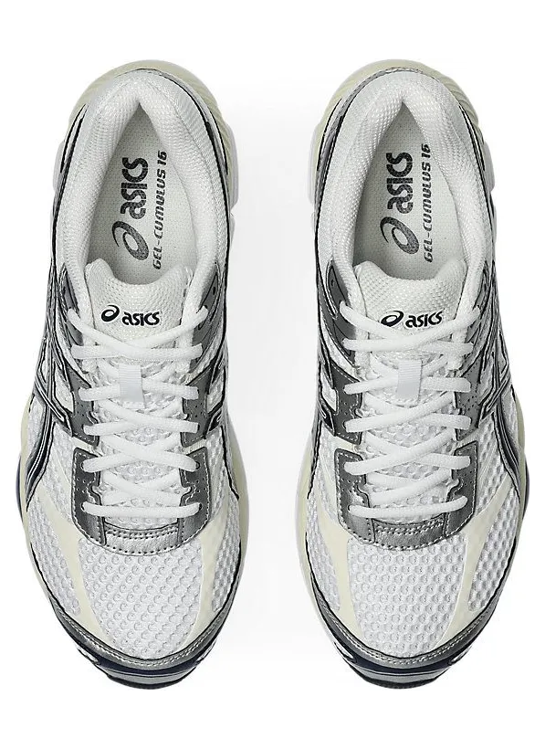 Asics Gel-Cumulus 16 “White Midnight”: wit-navy voor elke dag (6)