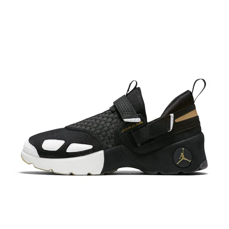 Jordan Trunner LX BHM (2017) White/Black-Metallic Gold (909408-032)