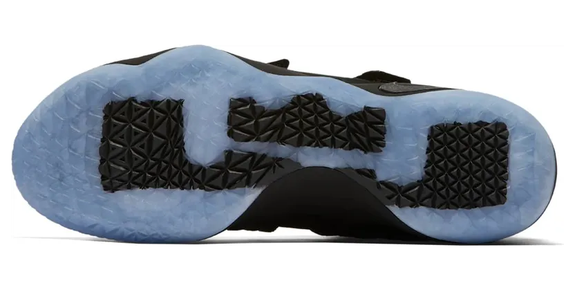 nike-lebron 897646-001