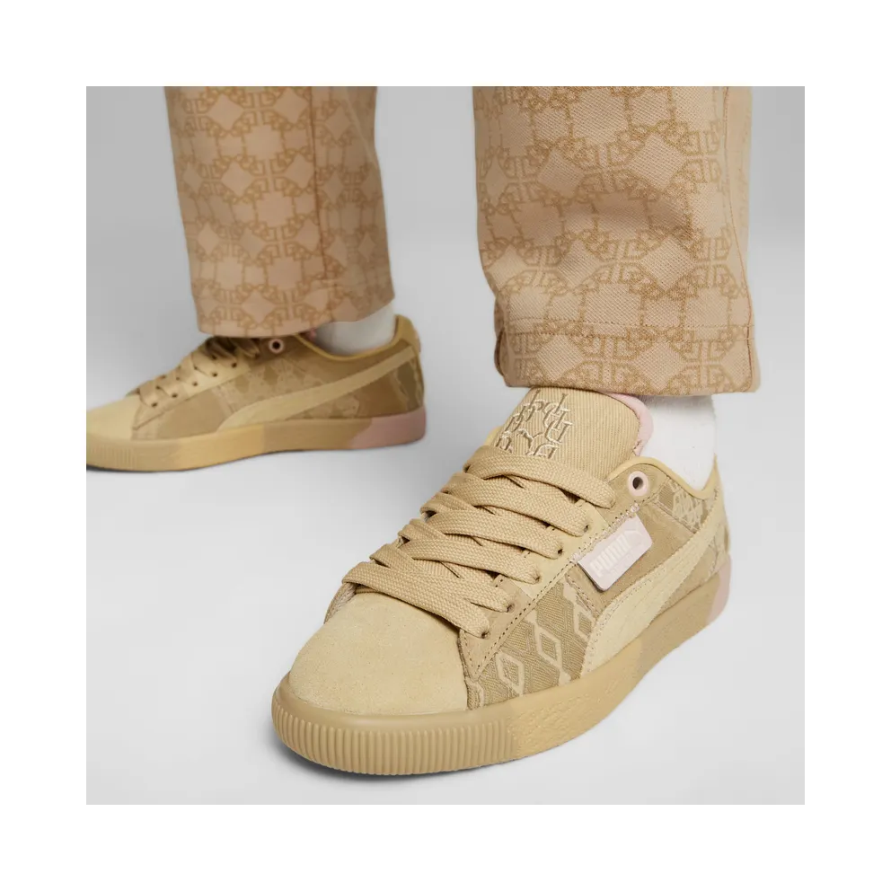 Puma x DAPPER DAN Clyde Pre-Game Runway Pink (392083-01)