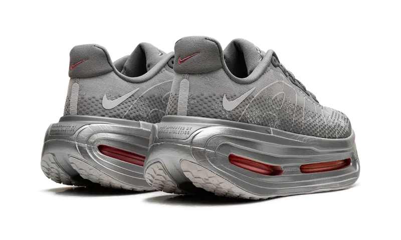 Nike Vomero “Geyser Grey / Metallic Silver” (IQ0028-001)