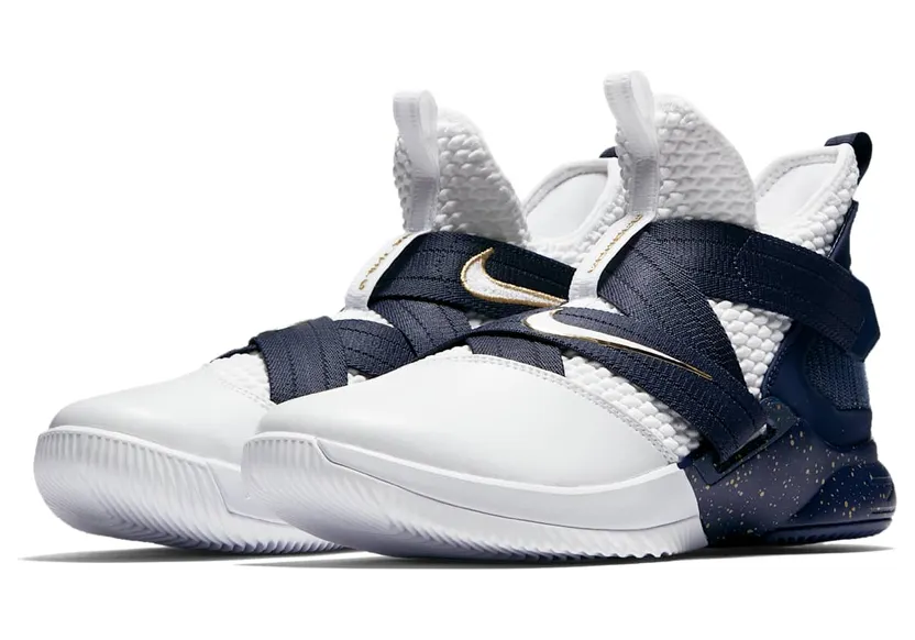 nike-lebron AO4054-100