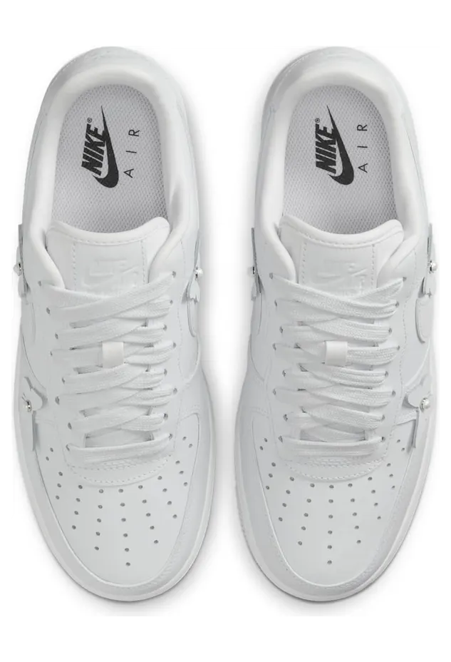 Nike Air Force 1 Low “Butterfly” (IH4480-100) — de witte AF1 met een verhaaltje (4)