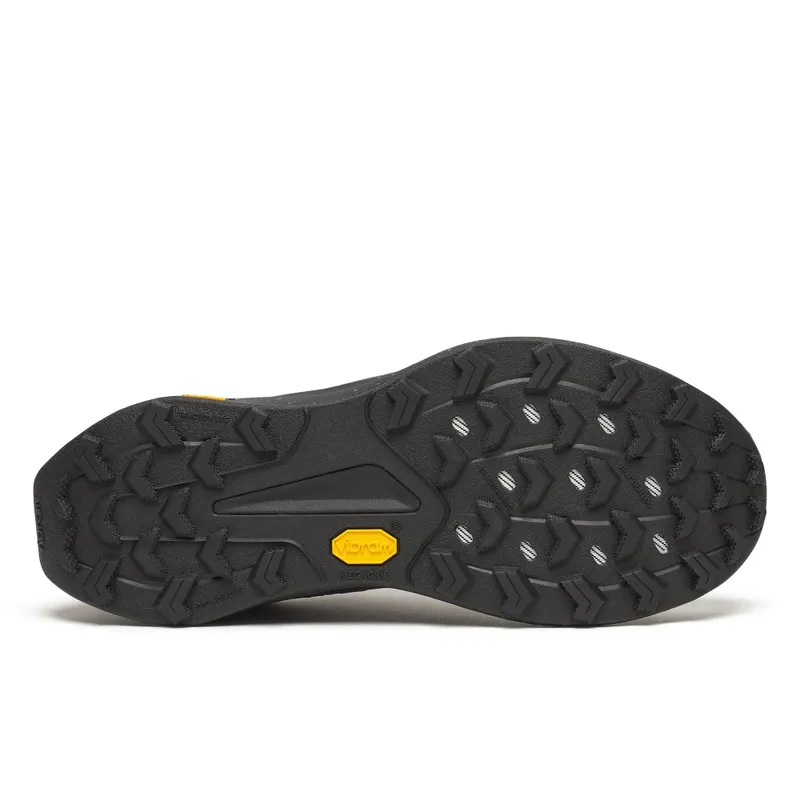 SAUCONY Peregrine 16 “Carbon / Black” (S21066-101)