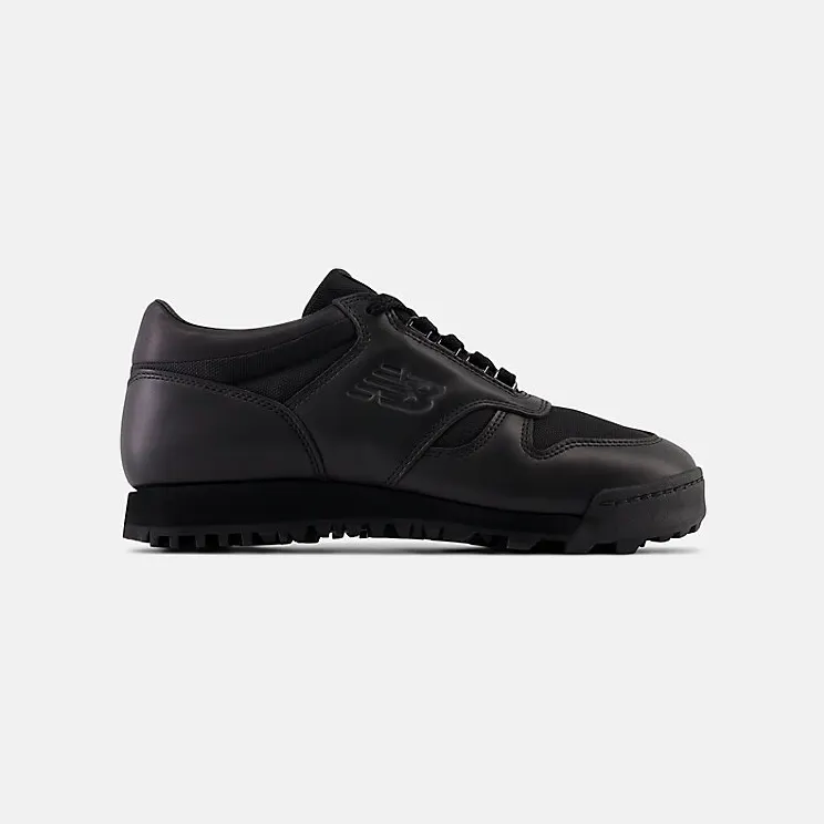 New Balance Rainier Low “Triple Black” (UALGSBBB)