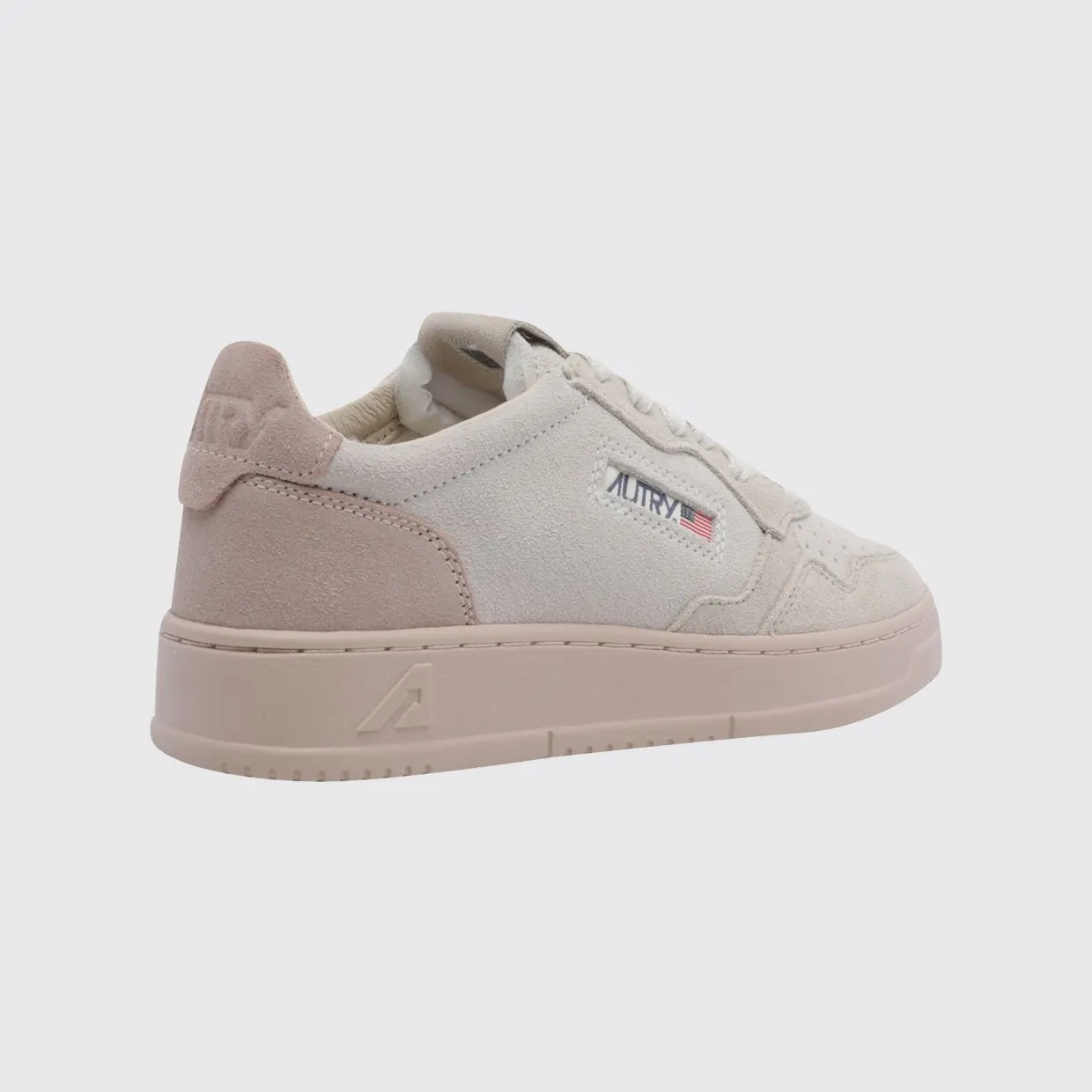 Autry Medalist Low Trainers in Smooth Calfskin with Contrast Details Pink (AULWTS36) (2)