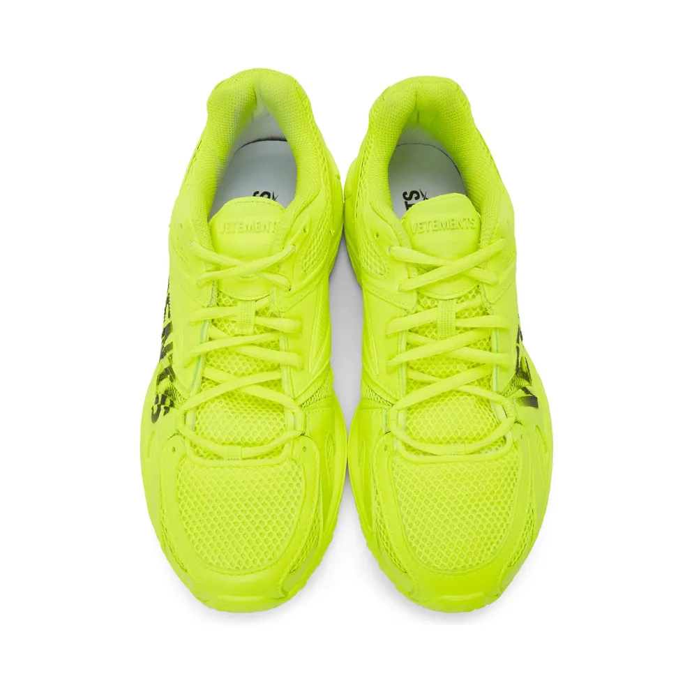 VETEMENTS Yellow Reebok Edition Artisanal Logo Spike Runner 200 NEON YELLOW (UE51SN200Y)
